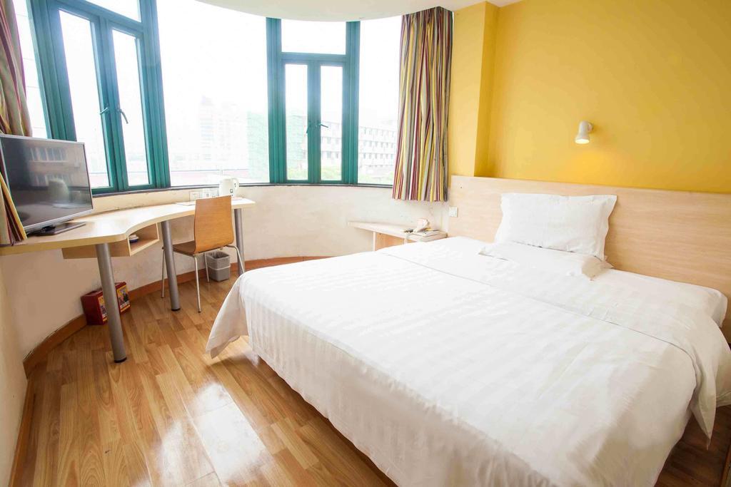 7Days Inn Foshan Qiandeng Lake Nangui Road Subway Station Quarto foto
