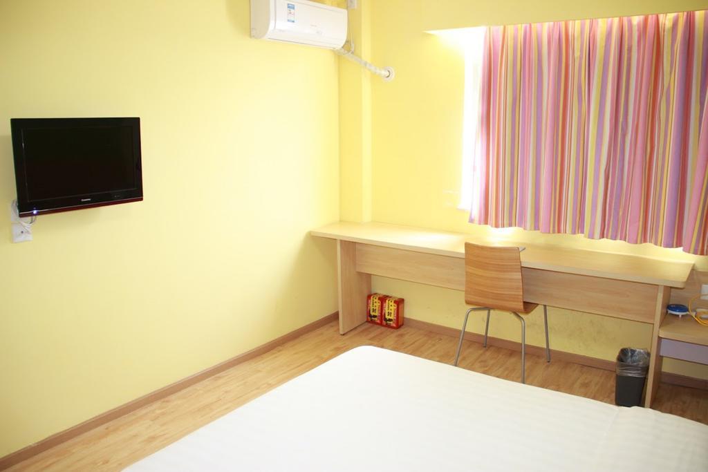 7Days Inn Foshan Qiandeng Lake Nangui Road Subway Station Exterior foto